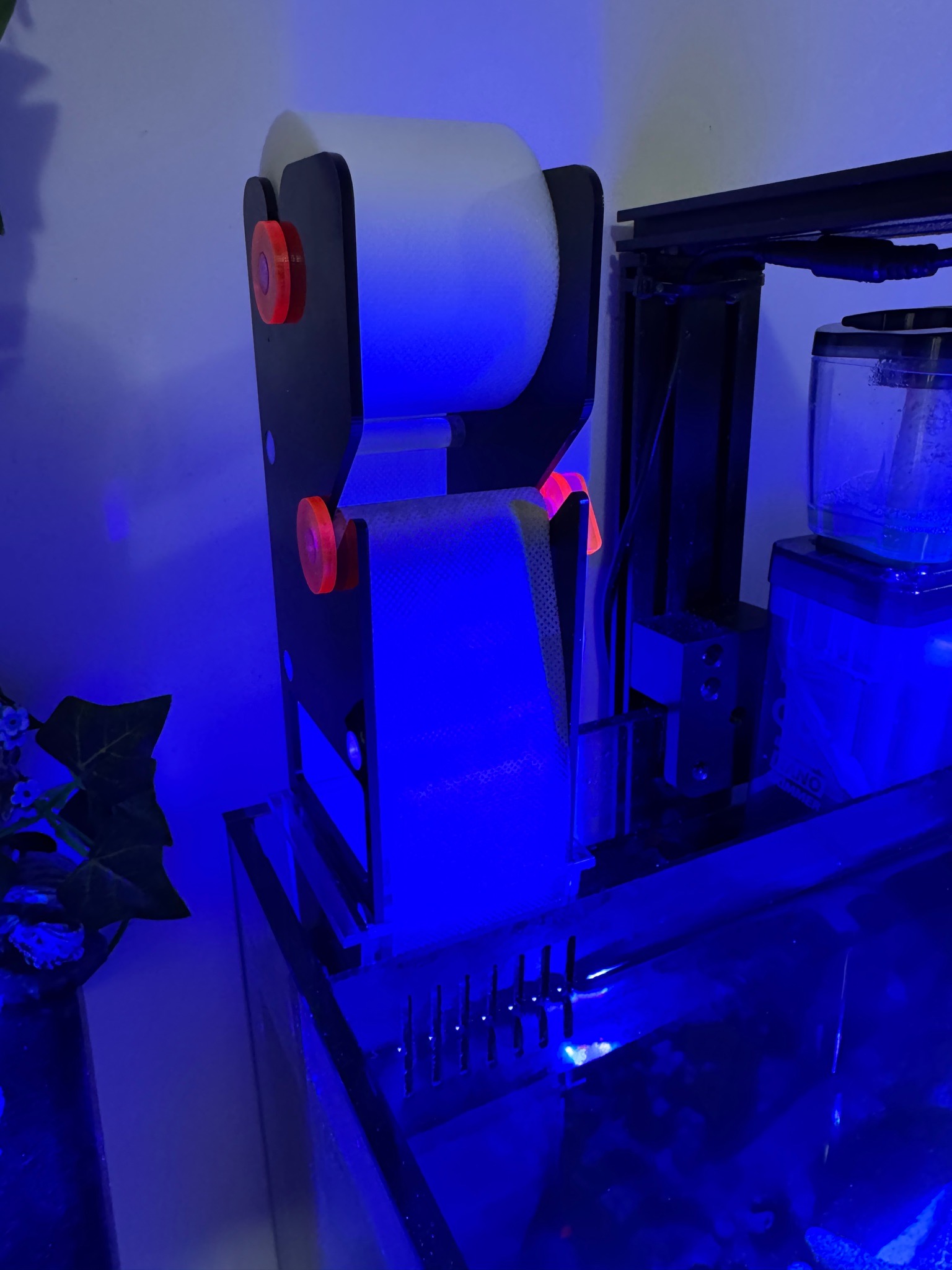 80L nano reef setup with filter roller and Jebao wavemaker - clownfish, copepods, phytoplankton (photo 2)